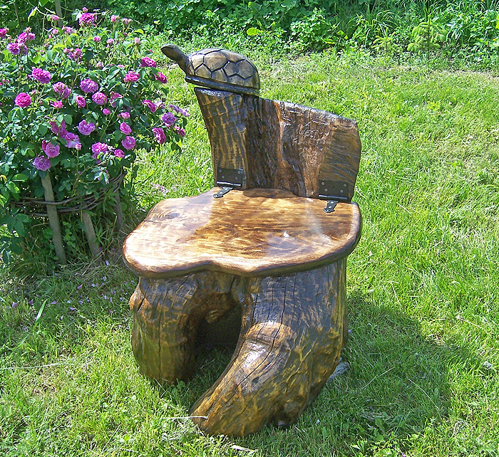 Зразок паркових меблів, які виготовляють у КП «Декоративні культури» з аварійних дерев